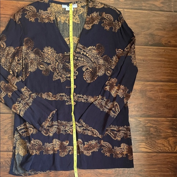 Solitaire Black and Gold Patterned Top - Picture 10 of 10